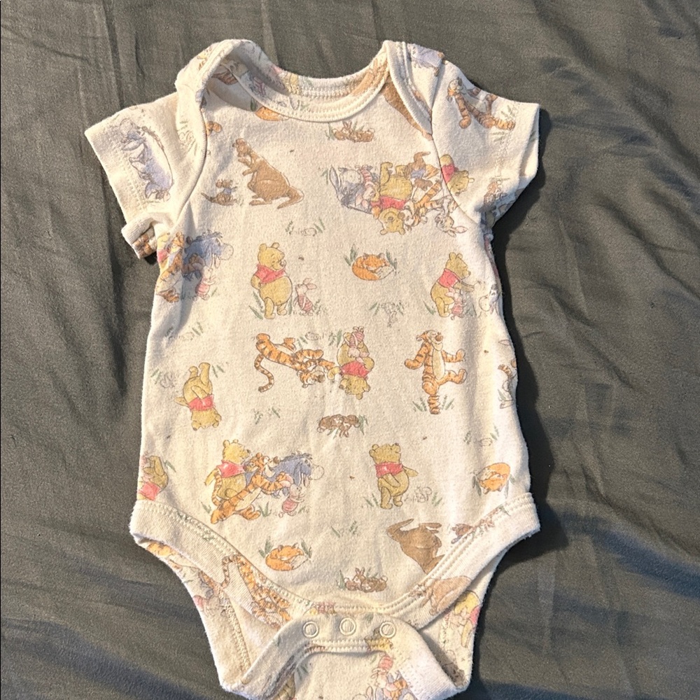 Disney Winnie the Pooh Patterned Baby Bodysuit vintage onesie early 2000s